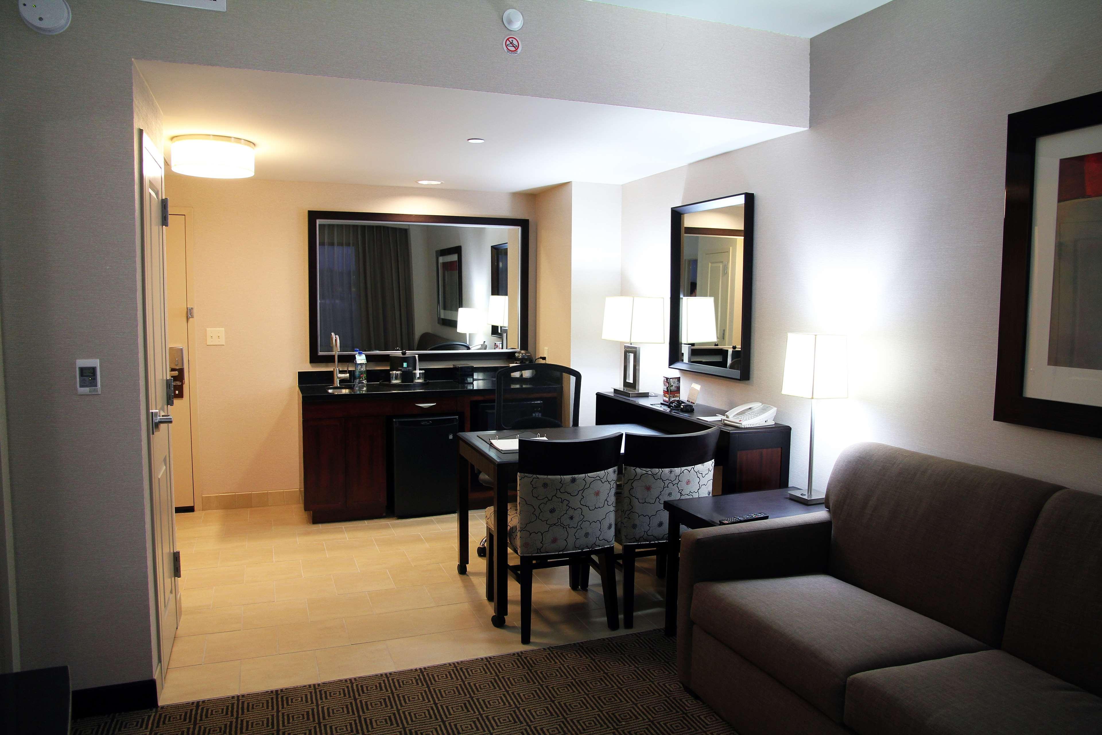 เอ็มบาสซี่ สวีทส์ ออนทาริโอ แอร์พอร์ต โฮเต็ล Hotel ออนตาริโอ ห้อง รูปภาพ