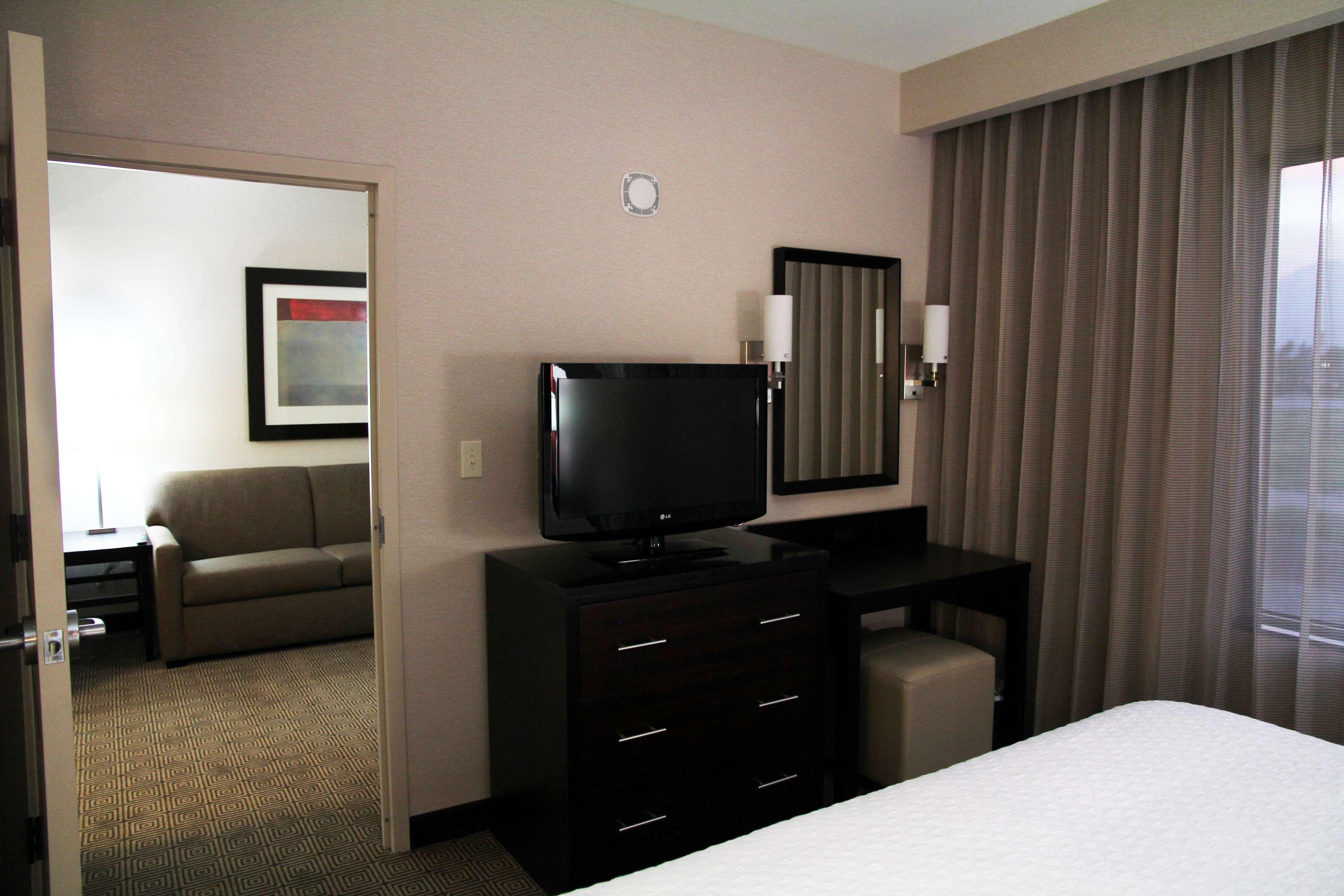 เอ็มบาสซี่ สวีทส์ ออนทาริโอ แอร์พอร์ต โฮเต็ล Hotel ออนตาริโอ ห้อง รูปภาพ